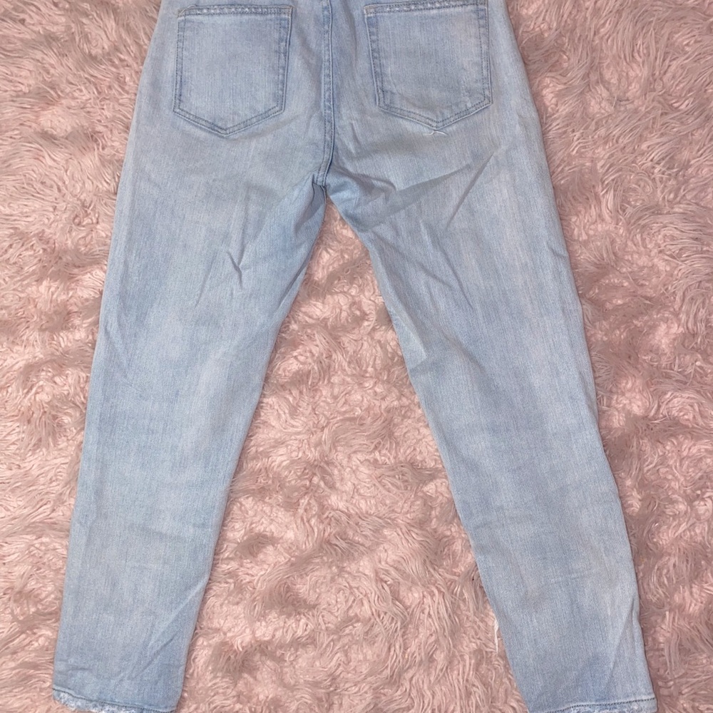 Ripped high waisted jeans